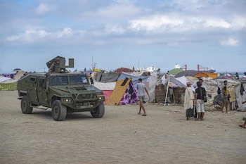 14/09/2026 Militares patrullan el asentamiento de migrantes en la playa El Trampolín, a 14 de septiembre de 2026, en Ceuta (España). La Policía Nacional ha practicado durante la madrugada de este domingo varias detenciones en Ceuta por presuntos delitos de tenencia ilícita de armas, allanamiento de morada y acoso sexual, en una noche marcada además por dos peleas que dejaron dos heridos, uno de ellos por arma blanca, según ha informado la Jefatura Superior de Policía de Ceuta.
POLITICA
Marcos Moreno - Europa Press