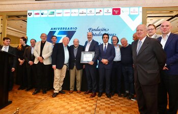 Federico Sturzenegger, flanqueado por Domingo