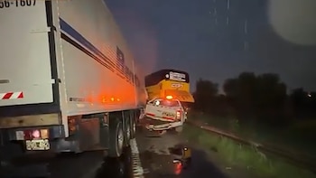 Choque múltiple entre camioneta, camión y micro en la Ruta 9