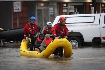 Las autoridades activaron planes de emergencia ante el riesgo de inundaciones repentinas.