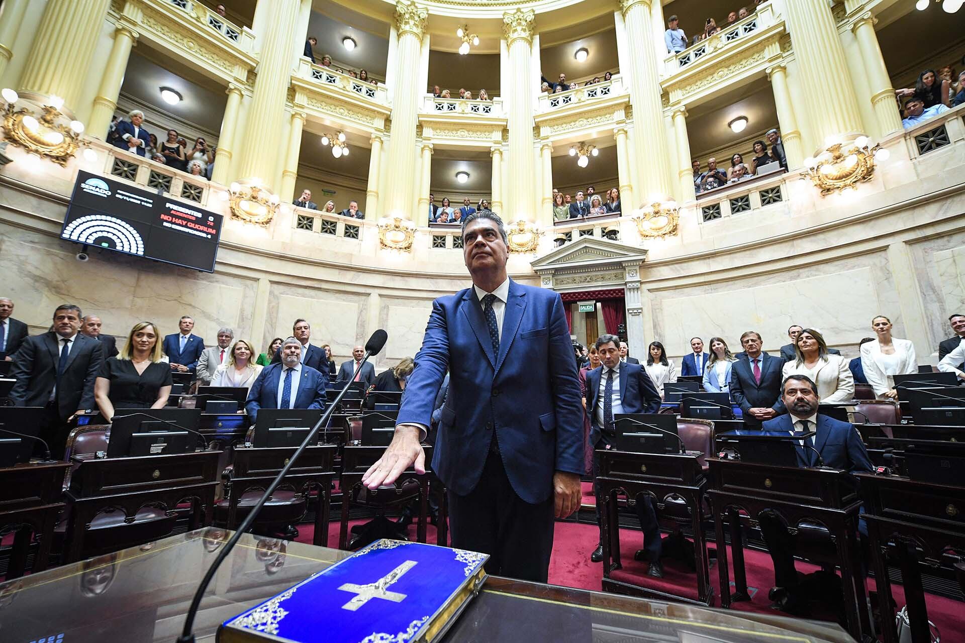 El chaqueño Jorge Capitanich, el primero en prestar juramento (Fotos: Comunicación Senado)
