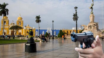 Sujeto abre fuego en plaza