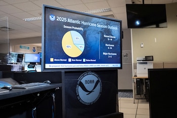 La NOAA advirtió que un inicio tardío de la temporada de huracanes no elimina el riesgo de ciclones de alto impacto cerca de Estados Unidos (REUTERS/Marco Bello)