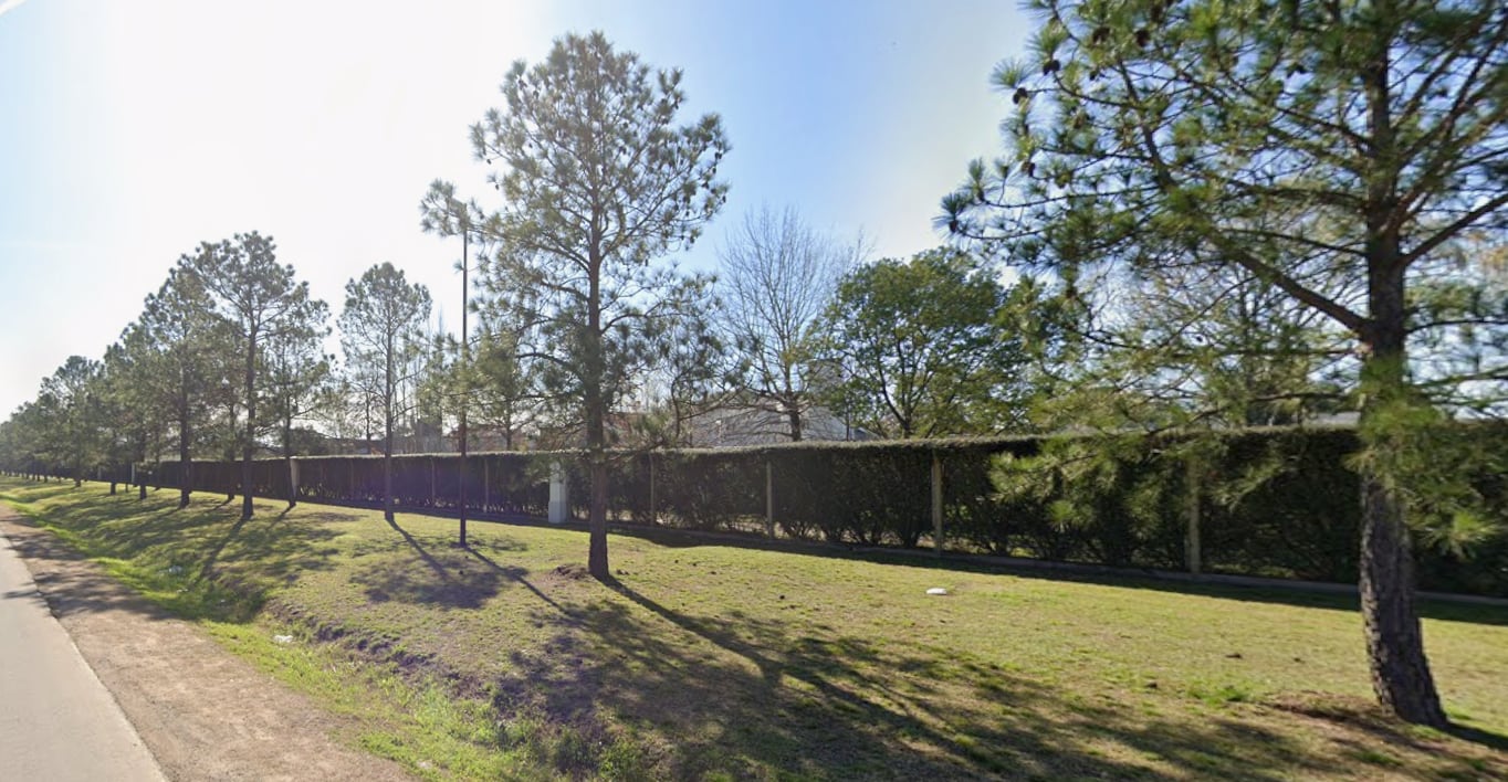 Ingresaron por la parte trasera del predio, sobre calle Almafuerte, tras abrir un alambrado perimetral