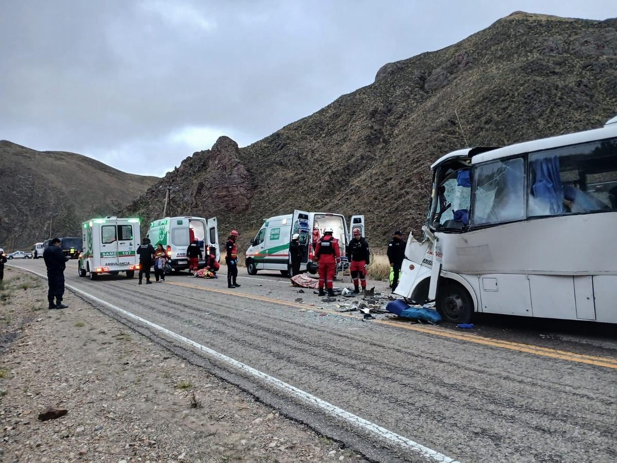 La baja visibilidad y la falta de señal telefónica complicaron las tareas de rescate tras el siniestro vial en Humahuaca