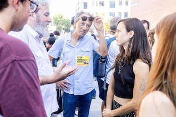 13/09/2026 La secretaria general de Podemos, Ione Belarra (d), y el portavoz de la Plataforma Stop F1 Madrid, Constantino Blanco (2i) durante una concentración para protestar por la celebración del Gran Premio de Fórmula 1 de Madrid, a 13 de septiembre de 2026, en Madrid (España). La Plataforma STOP Fórmula 1 junto a otros veinte colectivos, sindicatos, asociaciones y plataformas han convocado una concentración para denunciar los problemas de ruido, contaminación, obras, problemas de movilidad, restricciones de acceso y alteraciones de la vida cotidiana que está ocasionando el evento deportivo a las personas que viven en los barrios colindantes, así como el coste económico del proyecto.
POLITICA
Ricardo Rubio - Europa Press