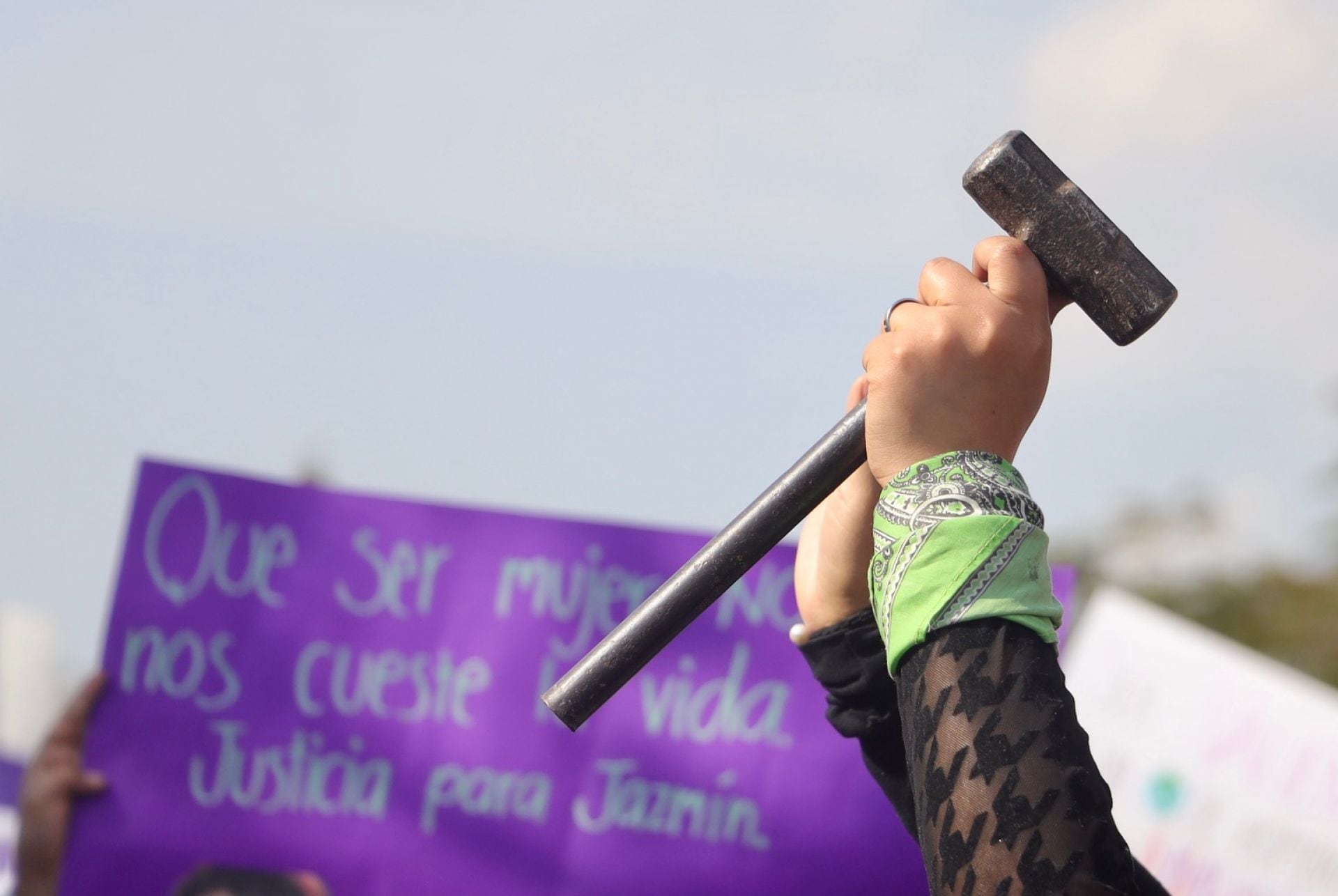 Feminicidios de periodistas y activistas aumentará la pena de cárcel, según iniciativa de ley