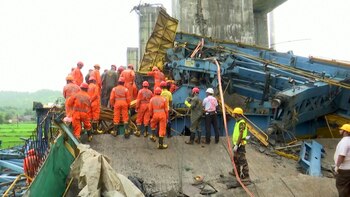 La grúa colapsó durante la