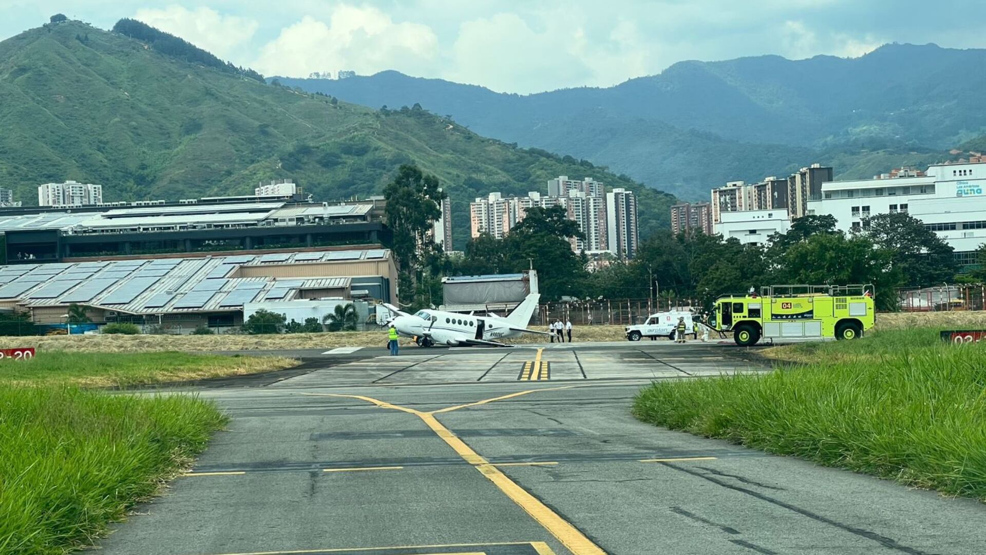 Esta es la escena del incidente con la aeronave, en el aeropuerto de Medellín Enrique Olaya Herrera - crédito @FicoGutierrez/X