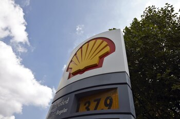 Vista del logo de la petrolera Shell, en una fotografía de archivo. EFE/Kerim Okten