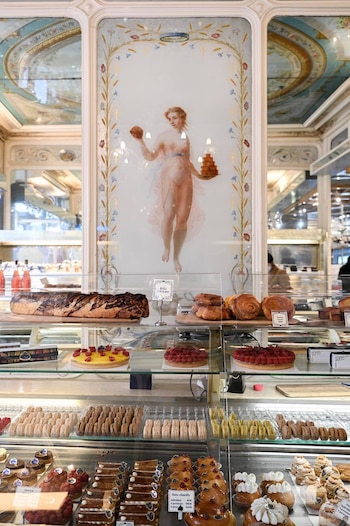 Interior de la pastelería Stohrer,