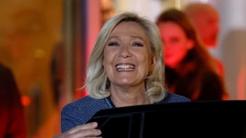 Marine Le Pen confirma su candidatura a las elecciones presidenciales de 2027 pese a tener que llevar un brazalete electrónico