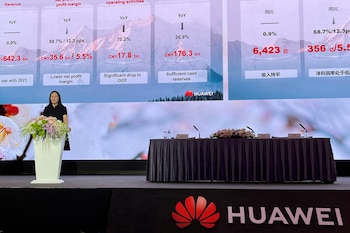 Meng Wanzhou, directora financiera de Huawei, durante una conferencia de prensa sobre los resultados anuales de la compañía en la sede de Shenzhen, China. 31 de marzo de 2023. (REUTERS/David Kirton)