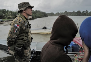 El Servicio Nacional de Fronteras de Panamá mantiene operaciones permanentes para combatir el narcotráfico, el tráfico de migrantes y otros delitos transnacionales. REUTERS/Mauricio Valenzuela