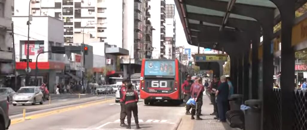 El chofer del colectivo sufrió una crisis nerviosa tras el accidente y fue asistido por personal médico