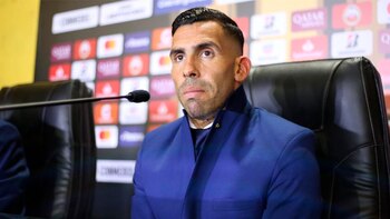 ¿Tevez competirá con Riquelme en