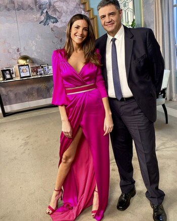 La pareja de visita en