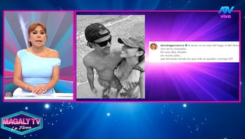 Captura de pantalla de un programa de TV: Magaly Medina en un set, y una imagen en blanco y negro de una pareja en la playa con una publicación de Instagram