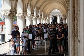 Turistas italianos en Venecia, horas