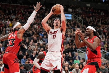 Juan Toscano la vuelve a