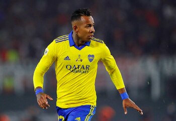 Soccer Football - Primera Division - River Plate v Boca Juniors - Estadio Monumental Antonio Vespucio Liberti, Buenos Aires, Argentina - March 20, 2022 Boca Juniors' Sebastian Villa celebrates scoring their first goal REUTERS/Agustin Marcarian