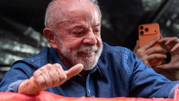 Almodóvar, Bardem, Ruffalo o Gillermo del Toro piden el voto para Lula