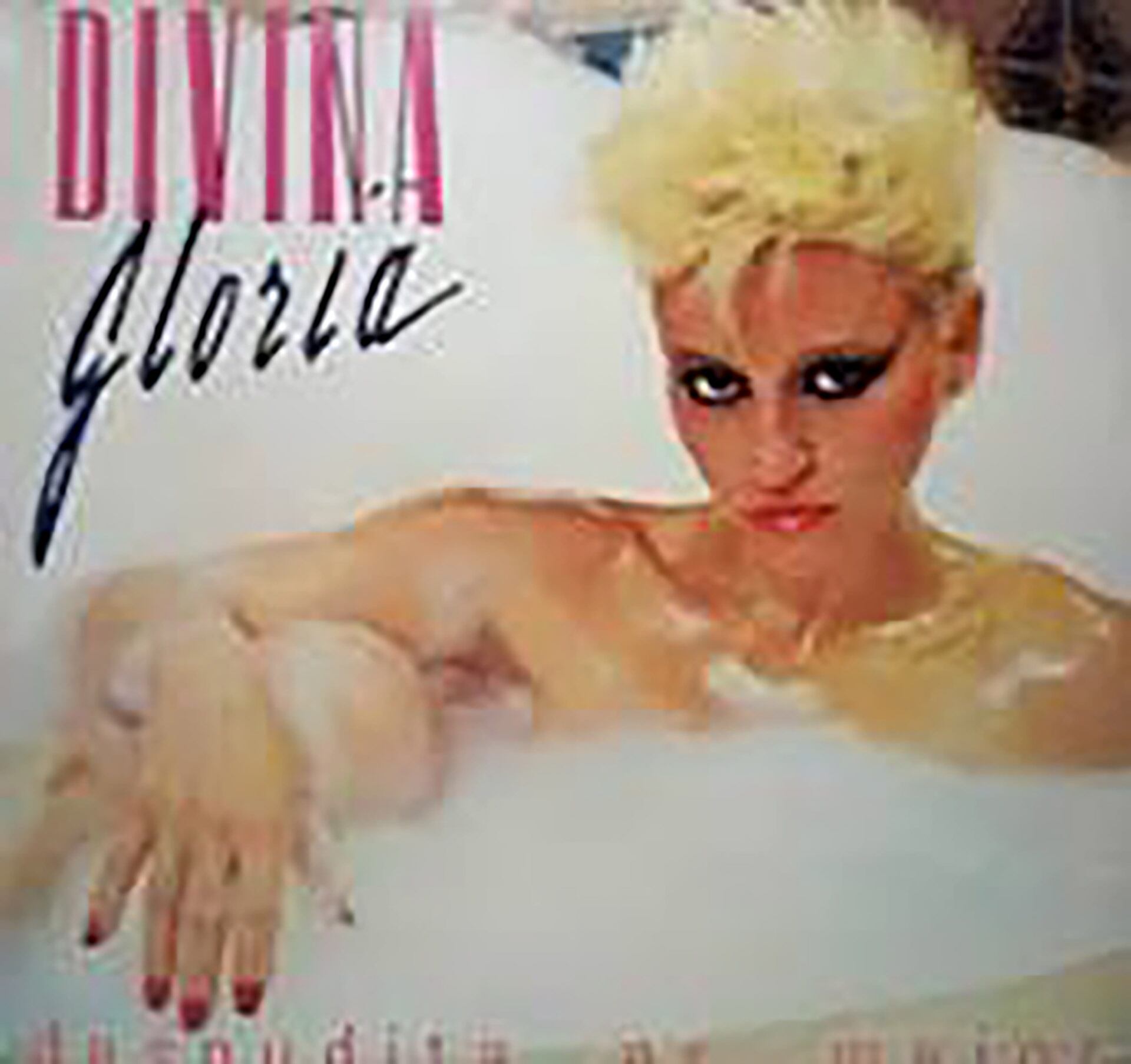 Divina Gloria en la portada de su disco “Desnudita estás mejor”, omónimo de su primer corte con letra de Pepe Cibrián y producción de Cachorro López