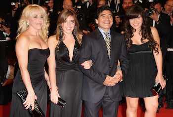 Junto a Claudia Villafañe y sus hijas Dalma y Gianinna