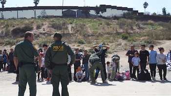 Restricción de rutas migratorias en Centroamérica y nuevos riesgos para miles de personas según informe mundial de la OIM 2026