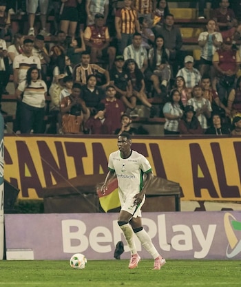 Neider Parra debutó con Atlético Nacional de entrada como titular, no ingresando desde el banco de suplentes como suele ocurrir en el fútbol profesional colombiano - crédito Este fue el equipo titular de Atlético Nacional el 1 de marzo de 2026, día que Neider Parra debutó con el equipo - crédito @neiparraa/Instagram