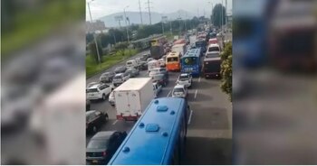 Trancón en la autopista norte.