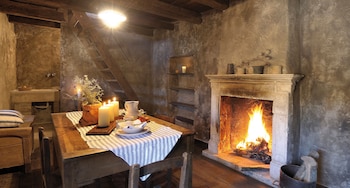 De localidad fantasma a "hotel difuso", Santo Stefano di Sessanio ha sabido reinventarse. (Guía Michelin)