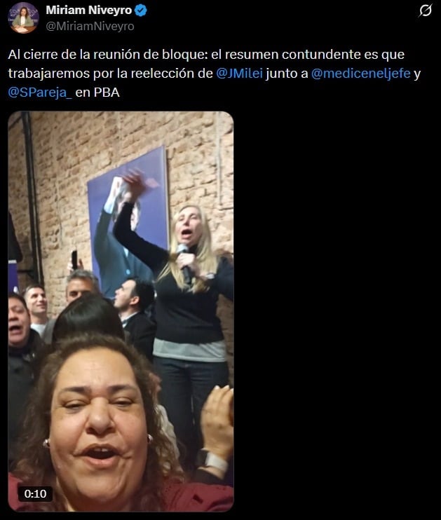 Karina Milei y diputados nacionales de La Libertad Avanza cantan por la reelección del Presidente (Miriam Niveyro)