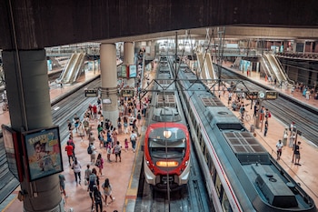 Andenes de la estación de Atocha en verano.