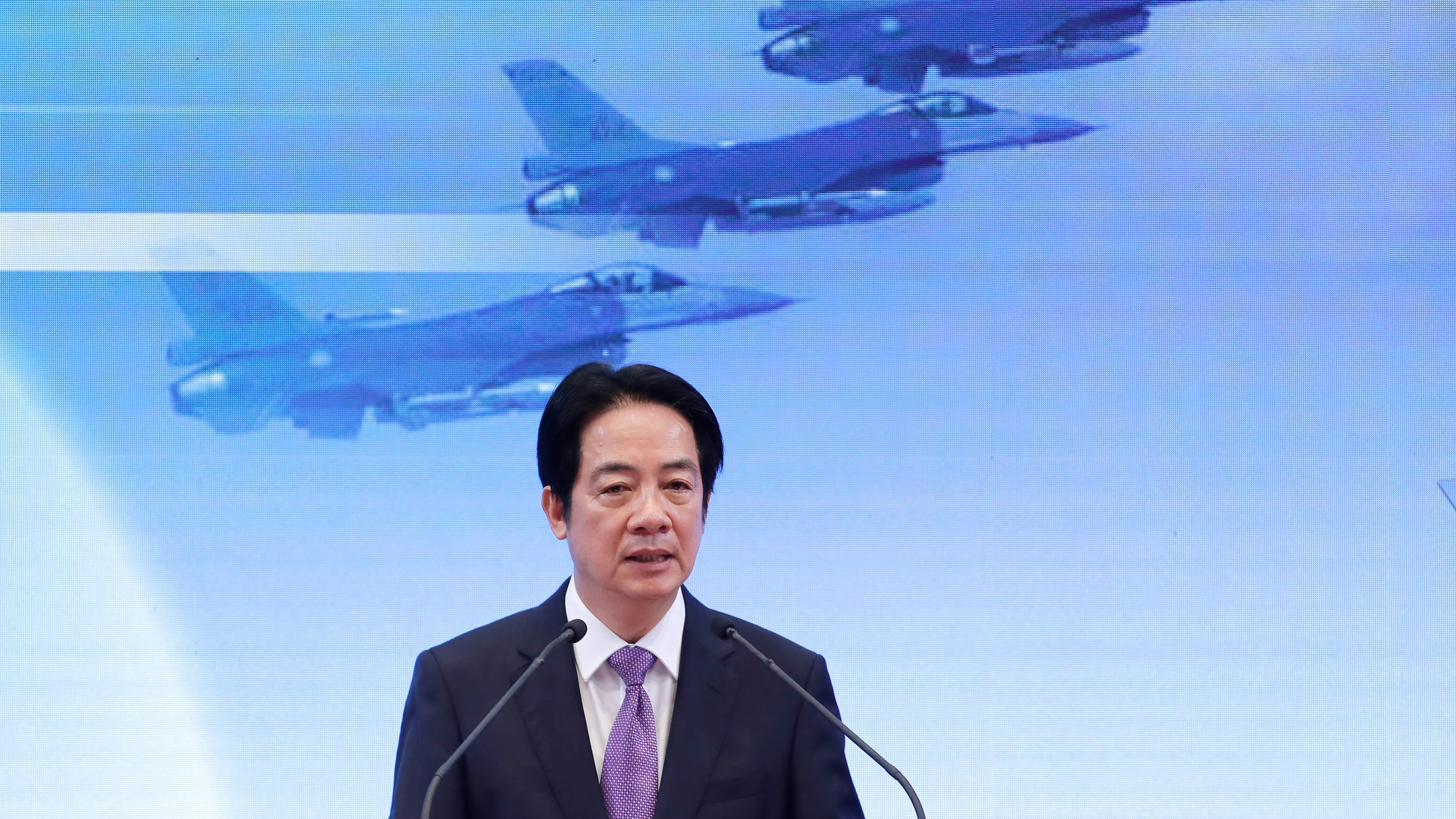 El presidente taiwanés Lai Ching-te pronuncia un discurso con motivo de su segundo aniversario en el cargo durante una conferencia de prensa, el miércoles 20 de mayo de 2026, en Taipéi, Taiwán. (AP Foto/Chiang Ying-ying)