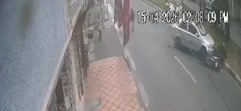 Captura de las cámaras de seguridad que registra el momento en que se desata el ataque en el barrio Boitá, localidad de Kennedy - crédito @PasaenBogota/X