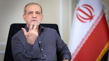 Pezeshkian reconoce una "muy difícil" comunicación con Mojtaba Jamenei