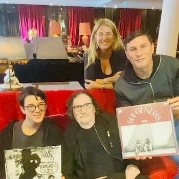 Charly García recibió un regalo