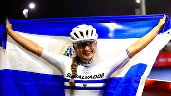 Patinadora salvadoreña, Ivonne Nóchez, ganó tres medallas y fijó un récord mundial en Asunción