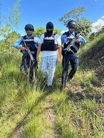 El subinspector de policía Norman Velázquez coordinó las acciones de campo y los puntos de control tácticos instalados en los accesos y salidas de Comayagua (Cortesía DPI).