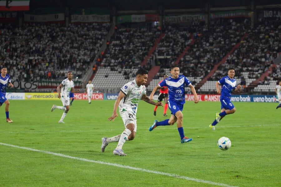 El Blanco Blanco se colocó como líder parcial del grupo F de la Copa Sudamericana a falta de una fecha - crédito Santiago Álvarez / Colprensa