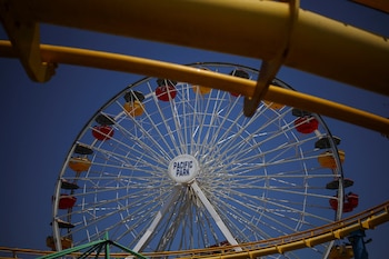 El Ayuntamiento de Santa Monica declaró dificultades fiscales tras afrontar un acuerdo legal por más de 229 millones de dólares (REUTERS/Daniel Cole)