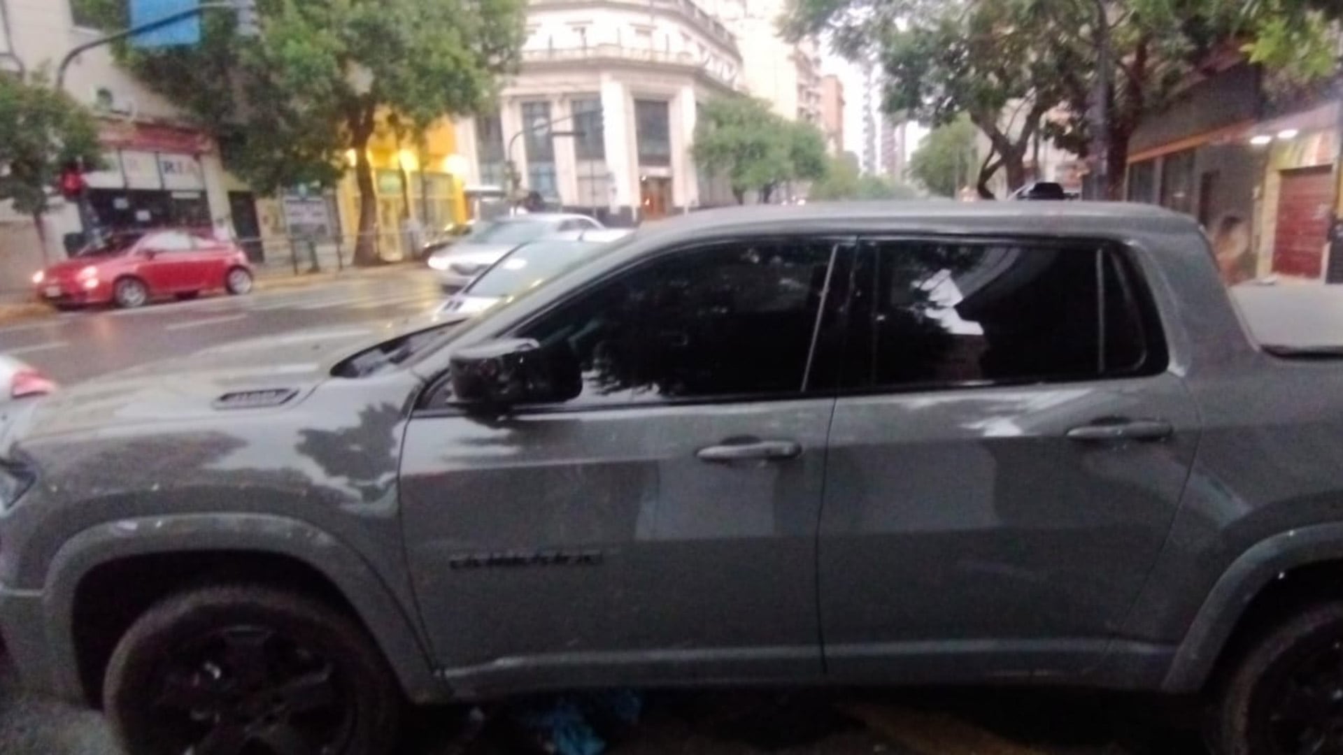 La camioneta en la que se trasladaban los detenidos