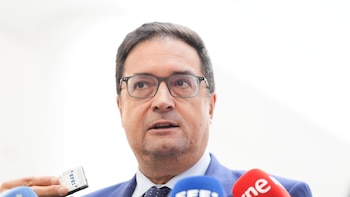 Óscar López critica que Ayuso no se canse de "hacer el ridículo" y que tenga montado "el circo de Sol"