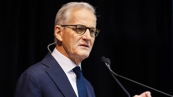 El primer ministro de Noruega niega "amiguismo y corrupción" en Exteriores por vínculos con la red Epstein