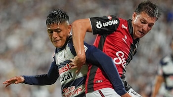 Marco Huamán en un forcejeo