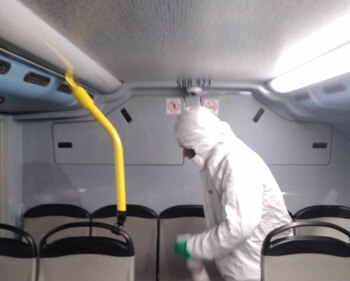 Fumigan en Metrobús. (Foto: tomada de la red X)