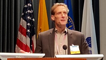 Gregory Armstrong, director del Programa