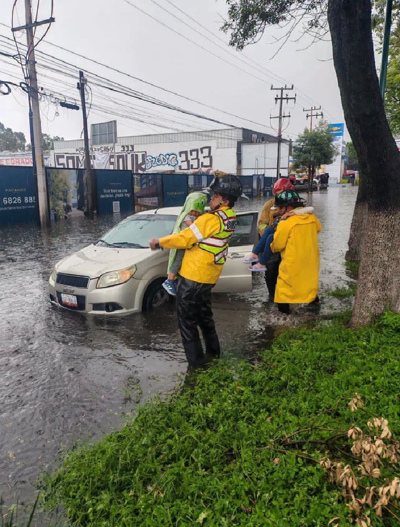 Inundación en periférico norte, zona de Valle Dorado en Tlalnepantla (Gob. Tlalnepantla/FB)