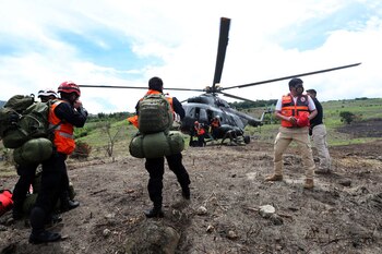 Hallan restos de tripulantes de